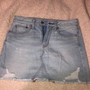 Light wash American eagle denim skirt